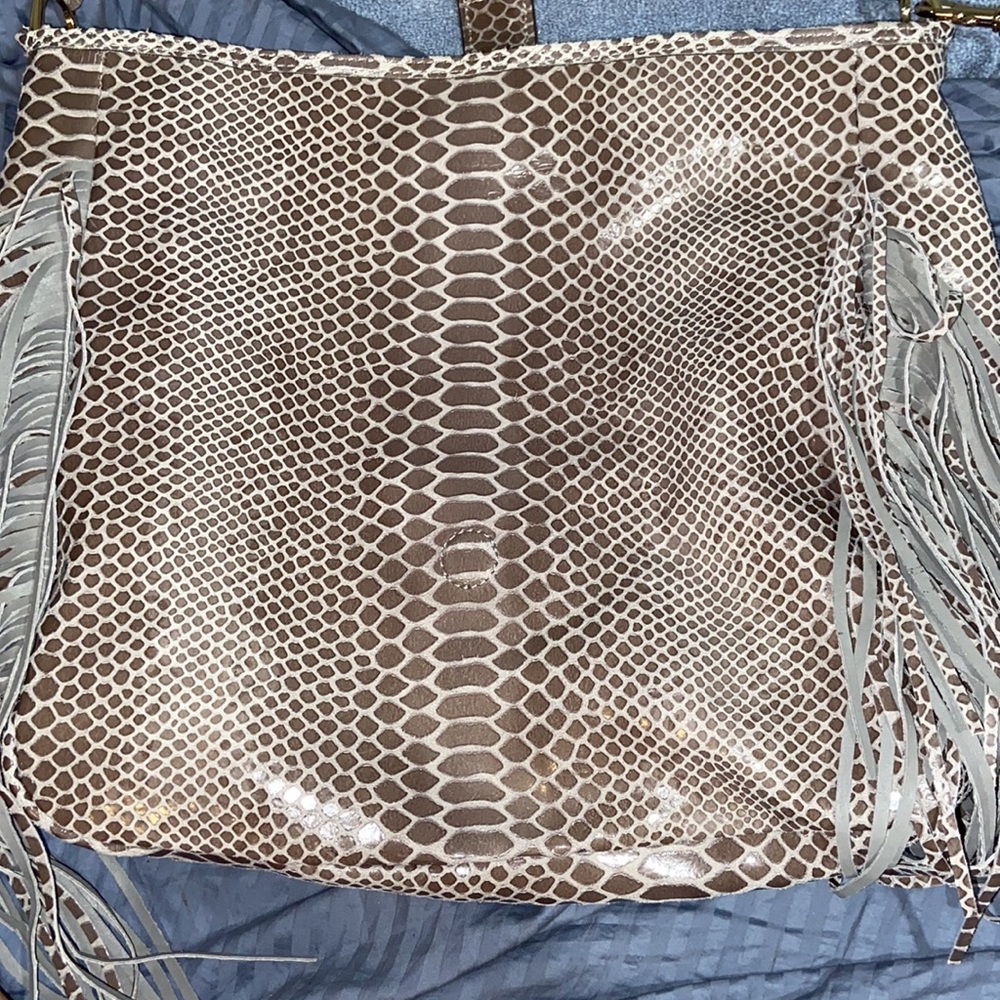 Nwot G.I.L.I.  100% Leather Large  hobo Snakeskin Fringe Bag - Picture 16 of 16